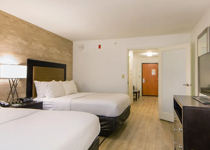 & Airport By Ihg Отель 3*