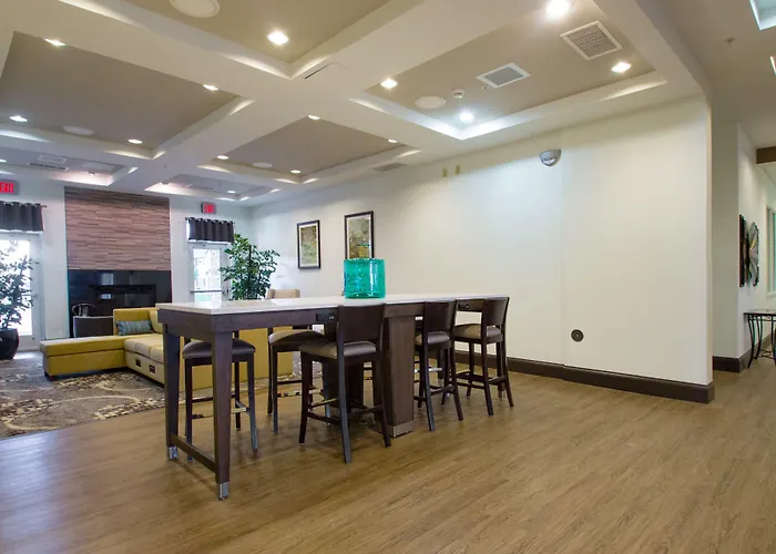 & Airport By Ihg